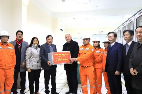 Lãnh đạo Thành phố Hà Nội thăm, động viên các đơn vị trực Tết Nguyên đán