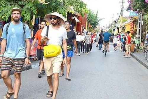 Khách quốc tế đến Việt Nam tăng 73,6% so với cùng kỳ năm trước