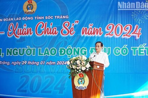 Đồng chí Lê Hoài Trung chúc Tết, tặng quà công nhân lao động nghèo tại Sóc Trăng