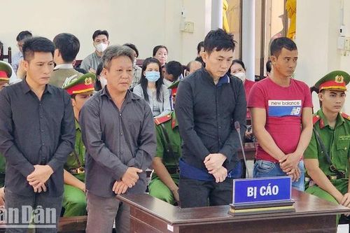 Tổ chức cho người khác xuất cảnh trái phép để khai thác hải sản, 4 bị cáo lãnh án tù