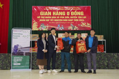 'Gian hàng 0 đồng' ấm tình quân dân vùng cao Hòa Bình