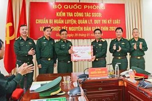 Trung tướng Nguyễn Doãn Anh kiểm tra công tác sẵn sàng chiến đấu tại Bộ Chỉ huy Bộ đội Biên phòng tỉnh Gia Lai