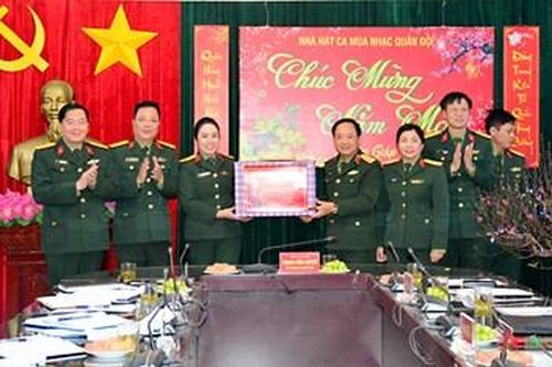 Thượng tướng Trịnh Văn Quyết thăm, chúc Tết các nhà hát Quân đội