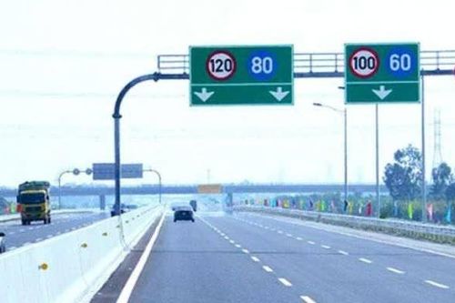 Kiến nghị nâng tốc độ tối đa lên 90km/h với cao tốc 4 làn xe
