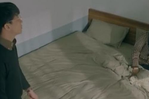 Chúng ta của 8 năm sau tập 37: Tùng 'đứng hình' khi nhận cuộc gọi của người tình