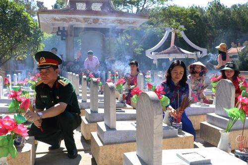 Các anh về vui cùng đất nước