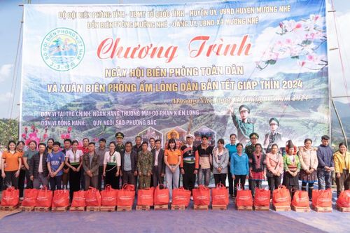 KienlongBank trao tặng hơn 8.000 phần quà cho bà con đón Tết Giáp Thìn 2024