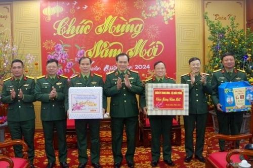 Thứ trưởng Bộ Quốc phòng thăm, chúc Tết tại tỉnh Quảng Ninh