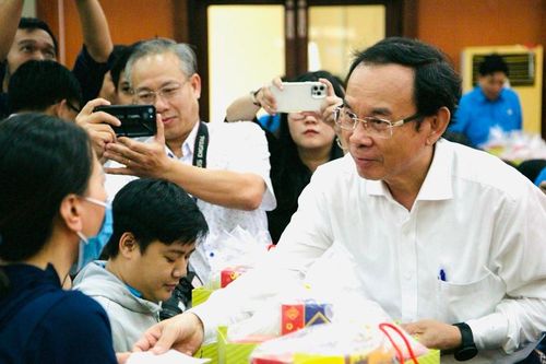 Bí thư Thành ủy Tp Hồ Chí Minh chúc Tết, tặng quà người nghèo tại tỉnh Đồng Nai và Tây Ninh