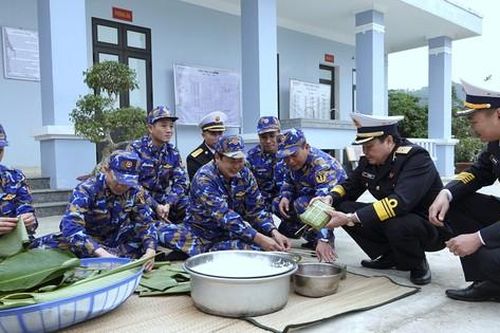 Tư lệnh Vũ Văn Nam kiểm tra sẵn sàng chiến đấu, chúc Tết chiến sĩ Vùng 1 Hải quân
