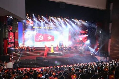 Tự hào chương trình nghệ thuật 'Mãi mãi niềm tin theo Đảng'
