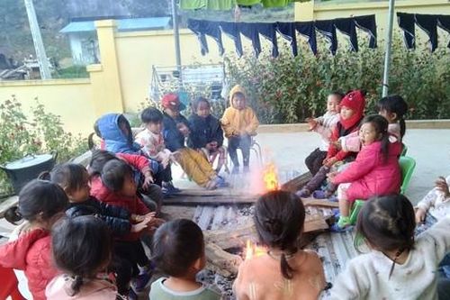 Cuộc sống chật vật của người dân vùng biên Nghệ An giữa sương mù và giá buốt