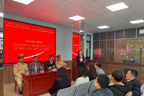 Tuyên truyền pháp luật cho chủ xe, lái xe và hành khách