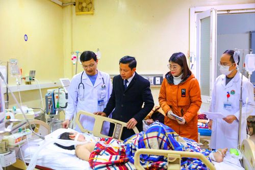 Bảo hiểm xã hội tỉnh Hà Tĩnh trao quà Tết cho bệnh nhân khó khăn