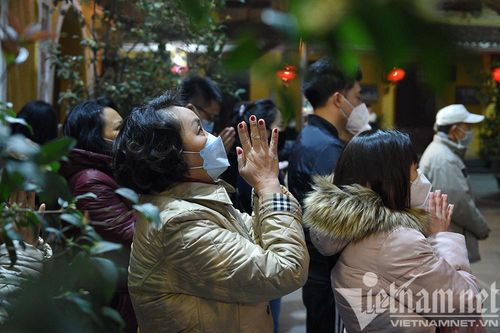 Đi lễ chùa đầu năm mới đang dần bị biến tướng