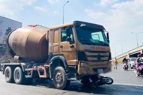 TP.HCM: Cô gái tử vong thương tâm sau va chạm với xe bồn tại ngã tư