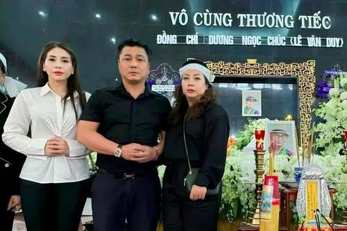 Lý Hùng, Trịnh Kim Chi xúc động viếng đạo diễn 'Nàng Hương' Lê Văn Duy