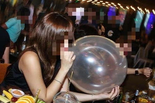 Tay yếu dần, chân mất cảm giác sau 3 năm hút bóng cười