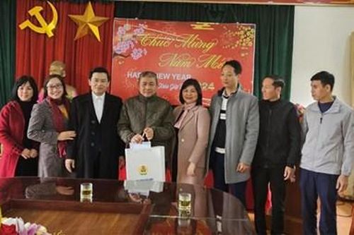 Sở LĐ-TB&XH Thái Nguyên: Tặng quà Tết các đơn vị trực thuộc