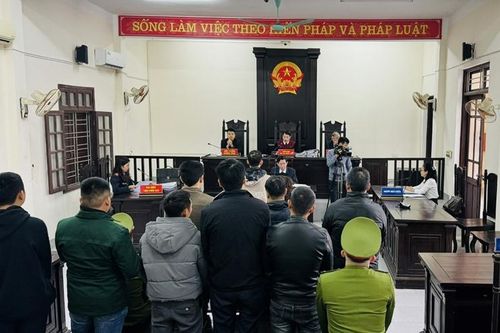 Tuyên án nhóm bị cáo buôn bán, vận chuyển pháo trái phép