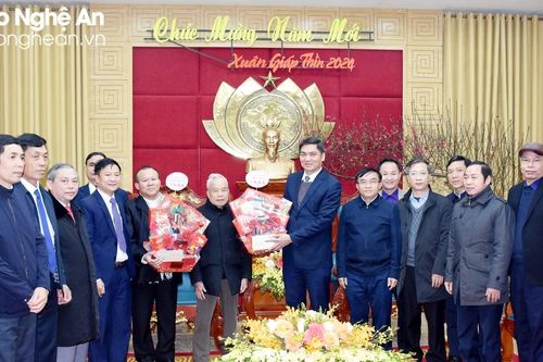 Ủy ban Đoàn kết Công giáo Nghệ An chúc mừng năm mới Tỉnh ủy, UBND tỉnh