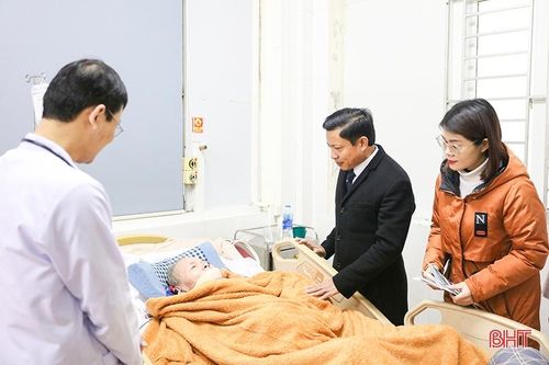 Nhiều phần quà gửi tặng học sinh, bệnh nhân khó khăn