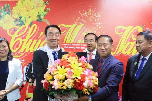 Đoàn Đại biểu tỉnh Kampong Speu của Campuchia chúc Tết tại Vĩnh Long