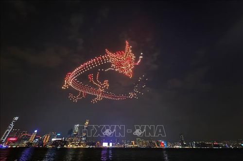 Máy bay không người lái trình diễn sắc màu Tết tại Hong Kong (Trung Quốc)