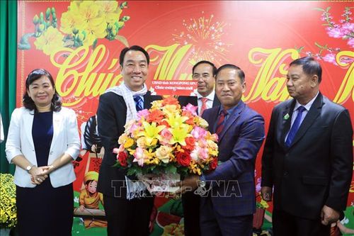 Đoàn đại biểu tỉnh Kampong Speu (Campuchia) chúc Tết tại tỉnh Vĩnh Long