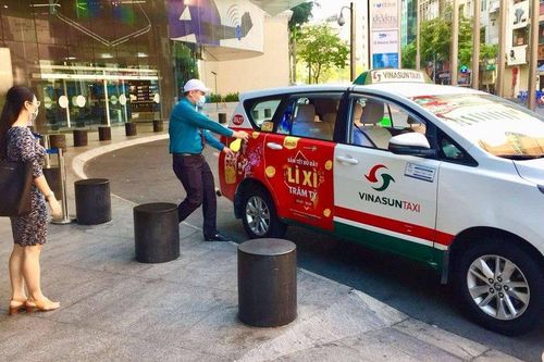 Năm 2023, Vinasun thu lãi 24 tỷ đồng nhờ quảng cáo trên thân xe taxi