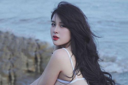 Nữ giáo viên vật lý đẹp như hot girl, 'gây bão' trên mạng xã hội