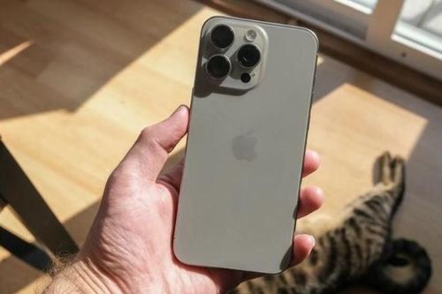 iPhone 15 Pro bị đánh giá là chiếc điện thoại cao cấp tệ nhất của 'nhà táo' từ trước tới nay