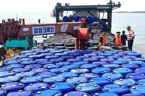Ngụy trang tàu hậu cần thủy sản để buôn lậu xăng dầu trên biển