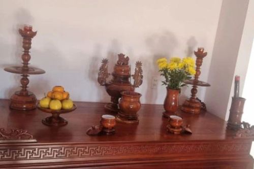 Đây là lỗi sai cơ bản khi bày biện bàn thờ gia tiên mà nhiều người mắc phải, dù thành tâm mấy cũng khó có lộc