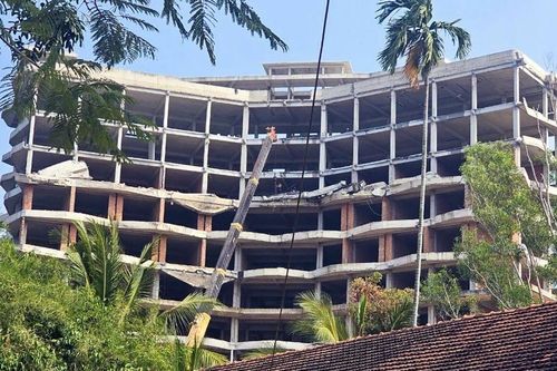 Khách sạn 12 tầng xây dựng trái phép ở Phú Quốc bắt đầu tháo dỡ