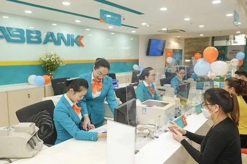 Thu nhập dịch vụ của ABBANK tăng 125% trong năm 2023