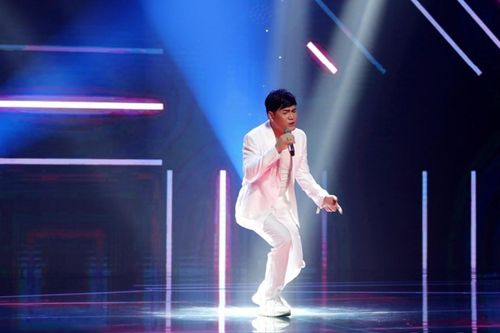 Nam ca sĩ được khán giả tặng vàng khi đi diễn lúc hoàng kim sự nghiệp, nay là 'ông bố 5 con' của showbiz