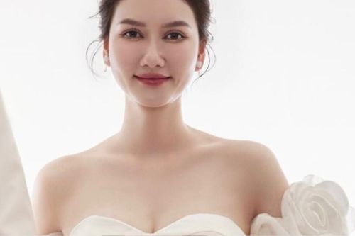 Hậu chia tay, Hương Giang bất ngờ thông báo đã đính hôn