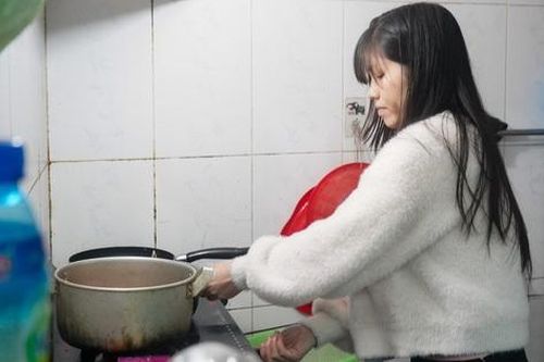 Bắc Ninh: Công việc ảm đạm, thu nhập thấp, công nhân đi xe máy cả trăm cây số về quê ăn Tết