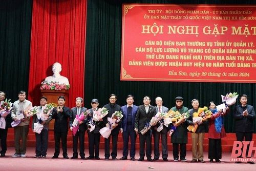 Thị xã Bỉm Sơn: Gặp mặt nguyên lãnh đạo thị xã, cán bộ lực lượng vũ trang và đảng viên cao tuổi