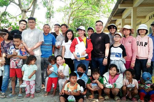 Hỗ trợ 900 phần quà cho hộ nghèo xã An Cư
