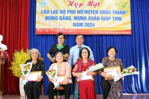 Câu lạc bộ Phụ nữ huyện Châu Thành họp mặt mừng Đảng, mừng Xuân Giáp Thìn năm 2024