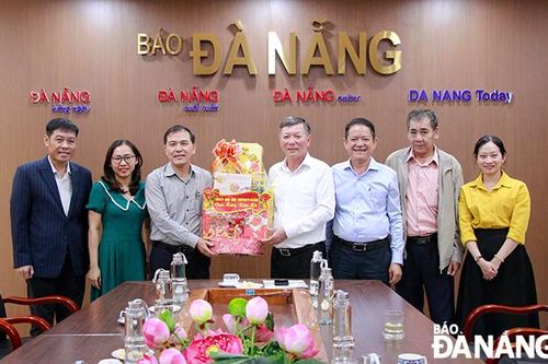 Trưởng ban Dân Vận Thành ủy thăm, chúc Tết các cơ quan, đơn vị