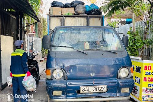 Dọn rác xuyên Tết