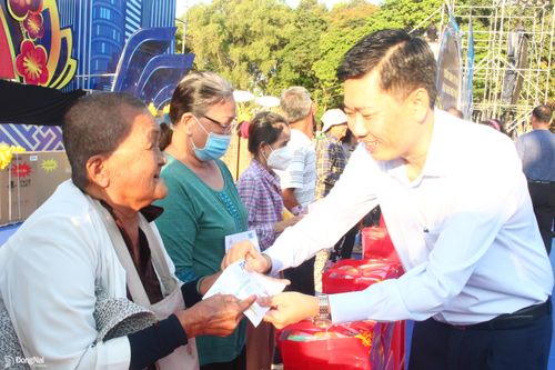 Hơn 7 ngàn công nhân tham gia chương trình Tết sum vầy - xuân chia sẻ