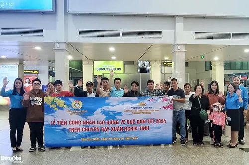 Công đoàn Đồng Nai tiễn công nhân về quê đón tết trên chuyến bay miễn phí