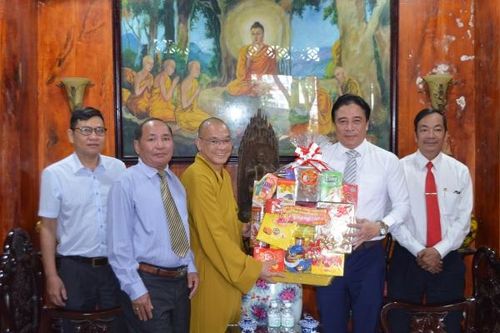 Ông Nguyễn Khắc Toàn - Phó Bí thư Thường trực Tỉnh ủy, Chủ tịch HĐND tỉnh Khánh Hòa thăm, chúc Tết cơ sở tôn giáo