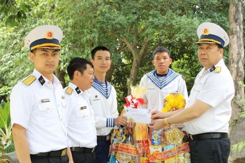 Lữ đoàn 957, Vùng 4 Hải quân: Thăm, tặng quà Tết các cán bộ, chiến sĩ trực chiến