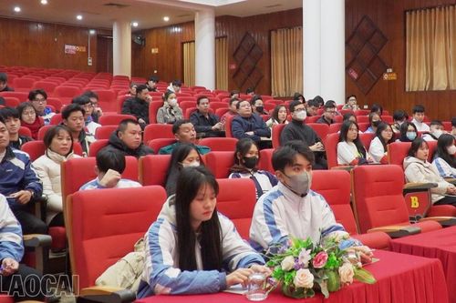 Hơn 90 quần chúng ưu tú là học sinh, tân binh được bồi dưỡng nhận thức về Đảng