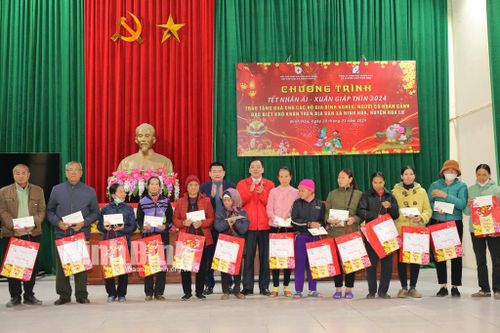 Tổ chức Chương trình 'Tết nhân ái-Xuân Giáp Thìn 2024' tại xã Ninh Hòa